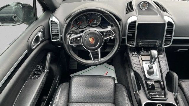 2017 Porsche Cayenne AWD - 23091660 - 9