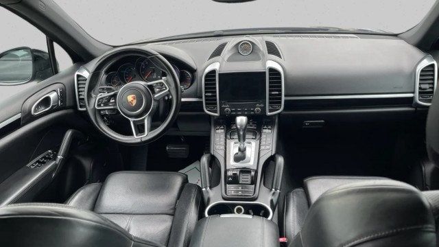 2017 Porsche Cayenne AWD - 23091660 - 10