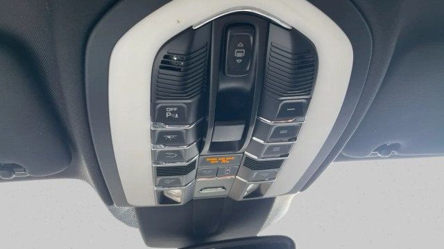 2017 Porsche Cayenne AWD - 23091660 - 12