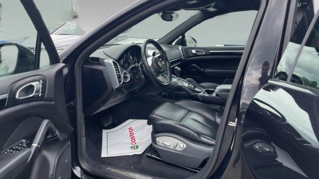 2017 Porsche Cayenne AWD - 23091660 - 13