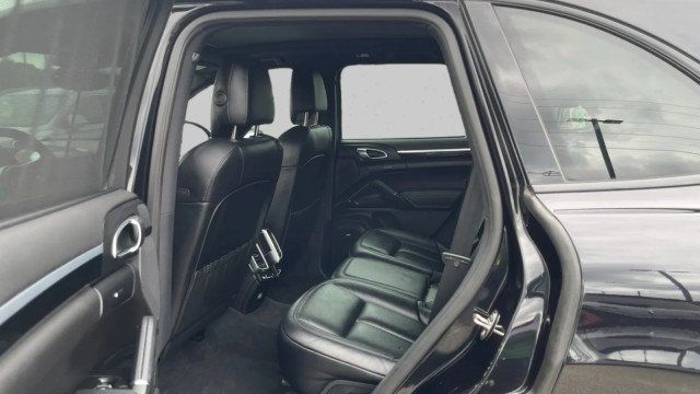 2017 Porsche Cayenne AWD - 23091660 - 14