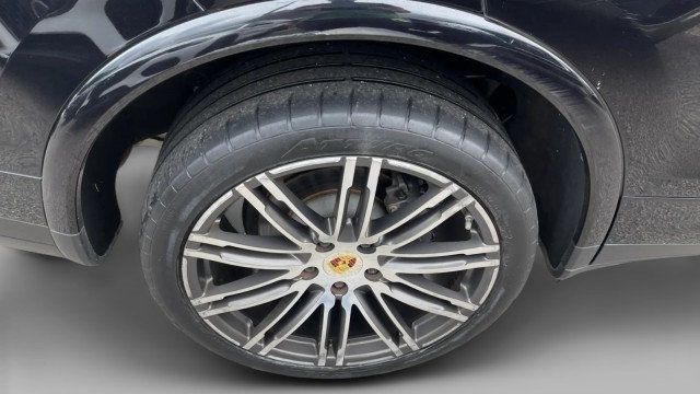 2017 Porsche Cayenne AWD - 23091660 - 17