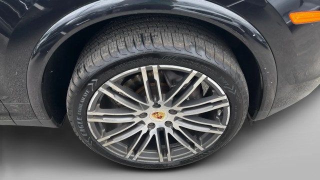 2017 Porsche Cayenne AWD - 23091660 - 18