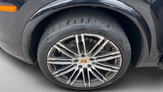 2017 Porsche Cayenne AWD - 23091660 - 19