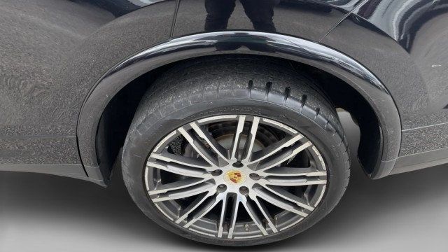 2017 Porsche Cayenne AWD - 23091660 - 20