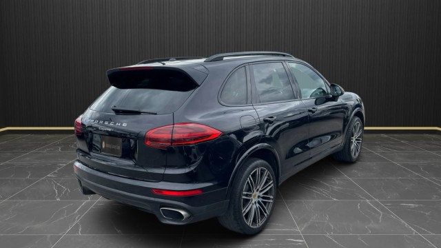 2017 Porsche Cayenne AWD - 23091660 - 3