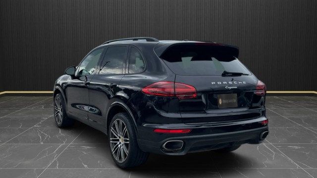 2017 Porsche Cayenne AWD - 23091660 - 4