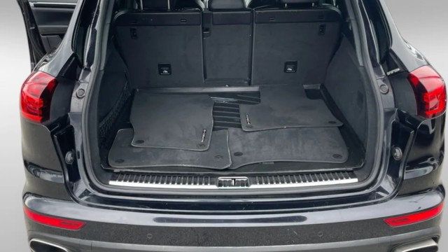 2017 Porsche Cayenne AWD - 23091660 - 7