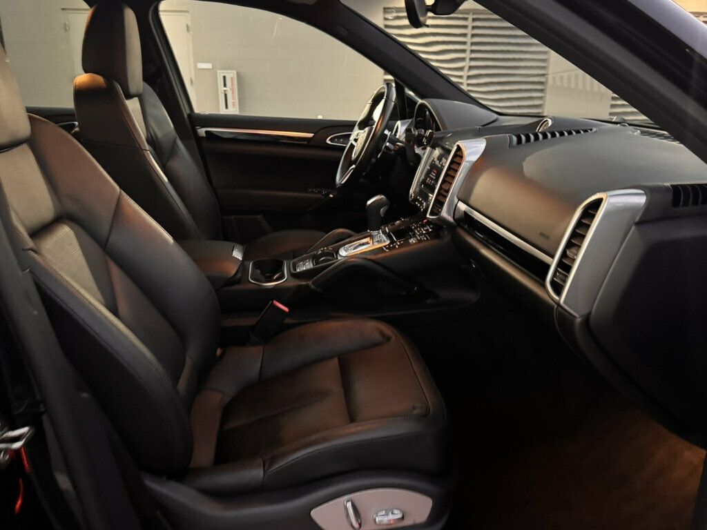2017 Porsche Cayenne Cayenne Platinum, New tires, Just serviced - 23099390 - 12