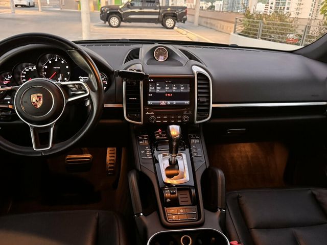 2017 Porsche Cayenne Cayenne Platinum, New tires, Just serviced - 23099390 - 13