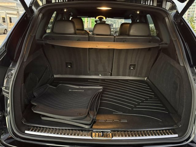 2017 Porsche Cayenne Cayenne Platinum, New tires, Just serviced - 23099390 - 14