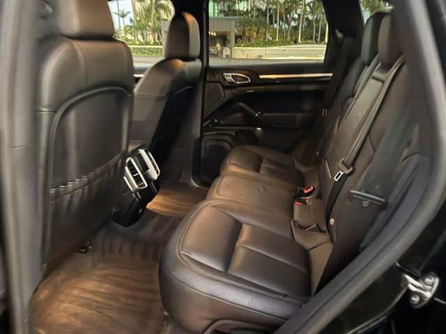 2017 Porsche Cayenne Cayenne Platinum, New tires, Just serviced - 23099390 - 18