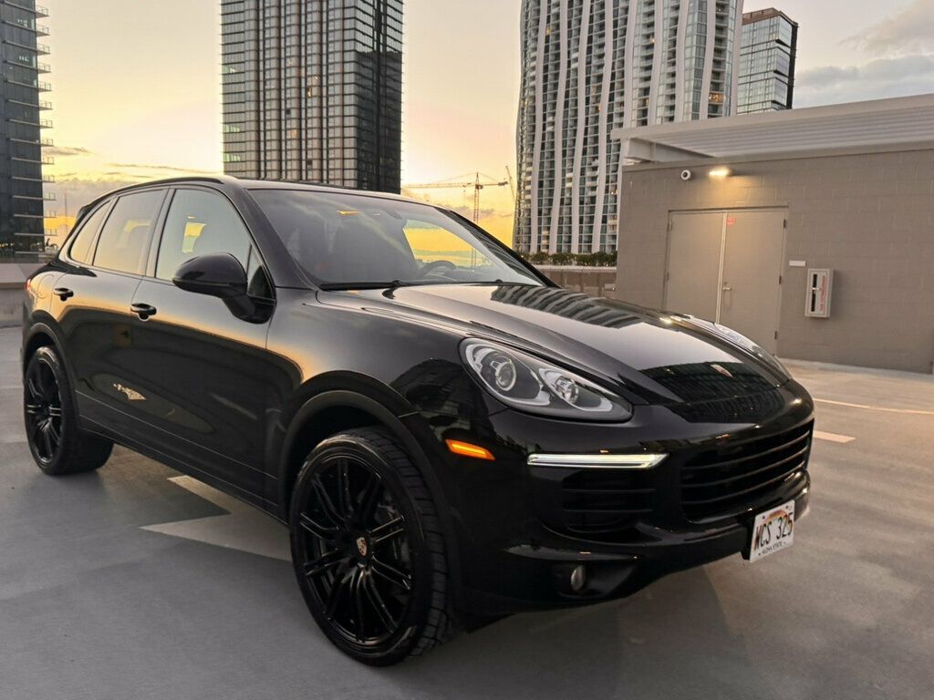 2017 Porsche Cayenne Cayenne Platinum, New tires, Just serviced - 23099390 - 19