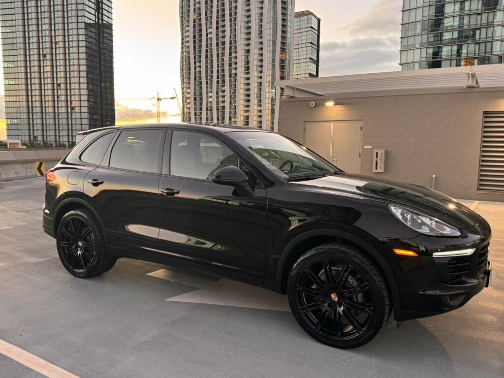 2017 Porsche Cayenne Cayenne Platinum, New tires, Just serviced - 23099390 - 3