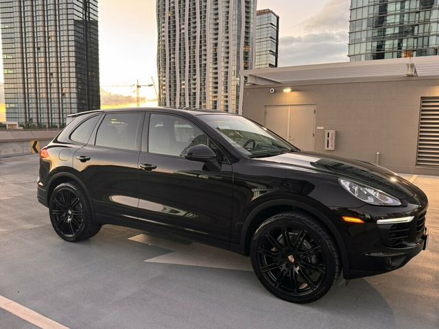 2017 Porsche Cayenne Cayenne Platinum, New tires, Just serviced - 23099390 - 3