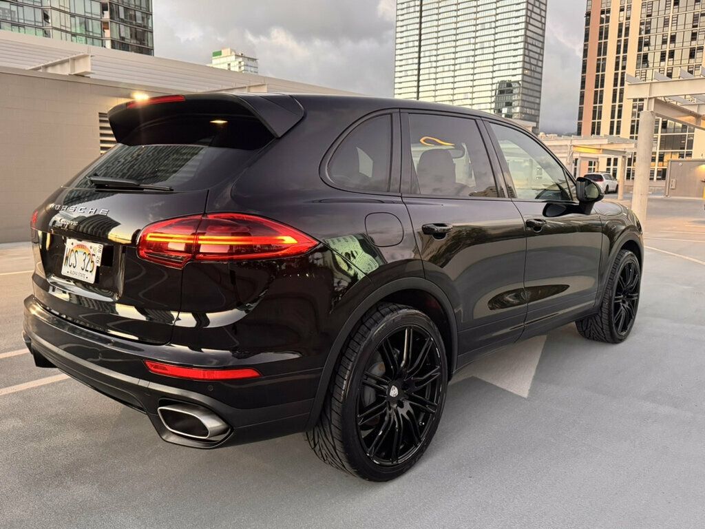 2017 Porsche Cayenne Cayenne Platinum, New tires, Just serviced - 23099390 - 4