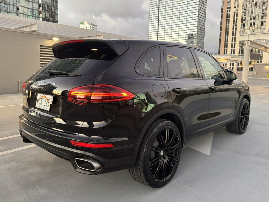 2017 Porsche Cayenne Cayenne Platinum, New tires, Just serviced - 23099390 - 5