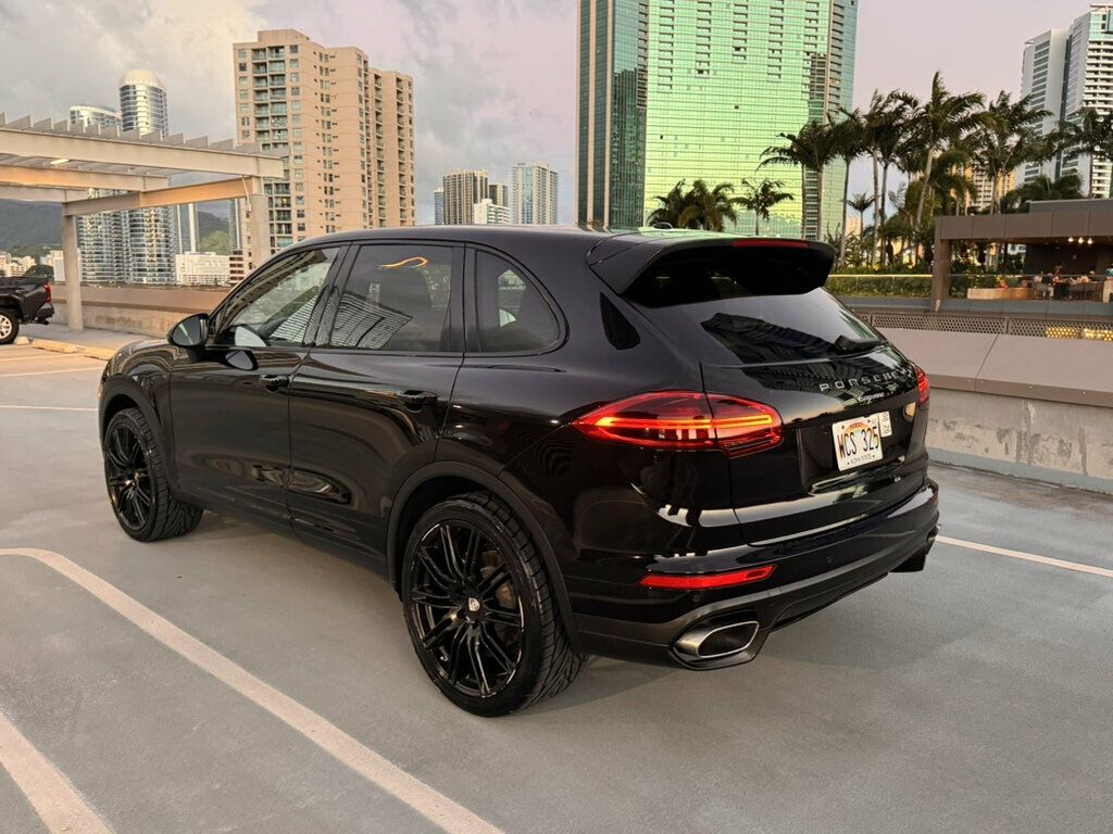 2017 Porsche Cayenne Cayenne Platinum, New tires, Just serviced - 23099390 - 8