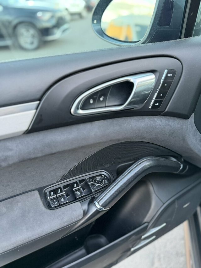 2017 Porsche Cayenne GTS AWD - 23071050 - 18