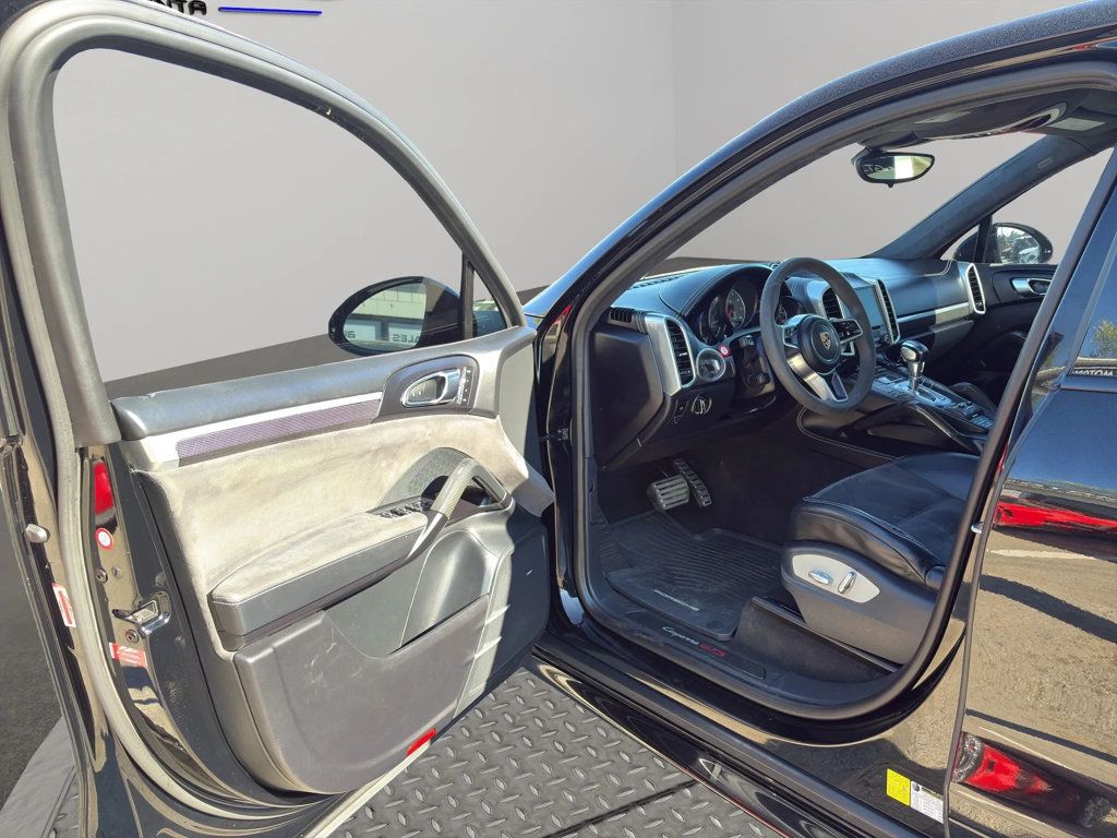 2017 Porsche Cayenne GTS AWD - 23003256 - 23