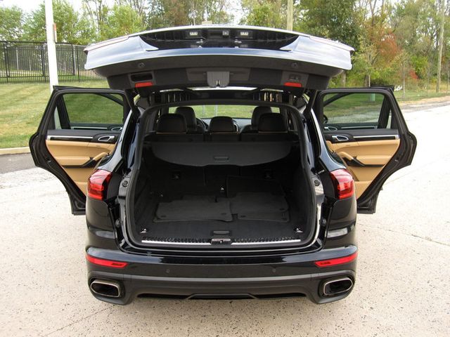 2017 Porsche Cayenne Platinum Edition AWD - 22928290 - 31