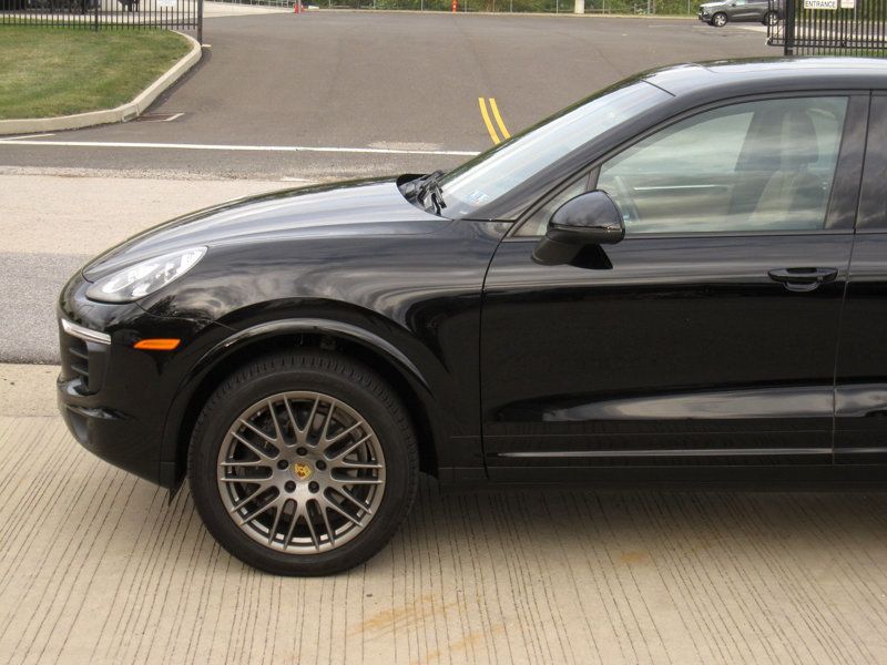 2017 Porsche Cayenne Platinum Edition photo 2