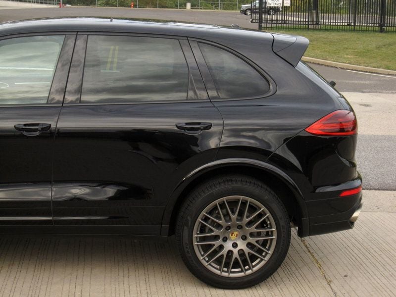 2017 Porsche Cayenne Platinum Edition photo 3