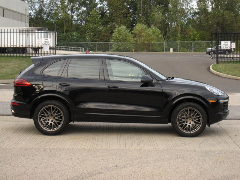 2017 Porsche Cayenne Platinum Edition photo 4
