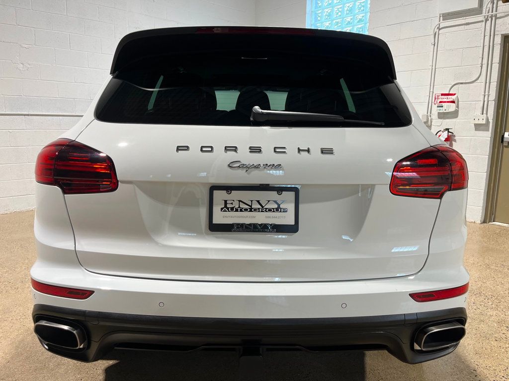 2017 Porsche Cayenne Platinum Edition photo 11