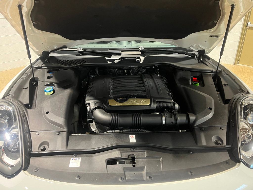 2017 Porsche Cayenne Platinum Edition photo 17