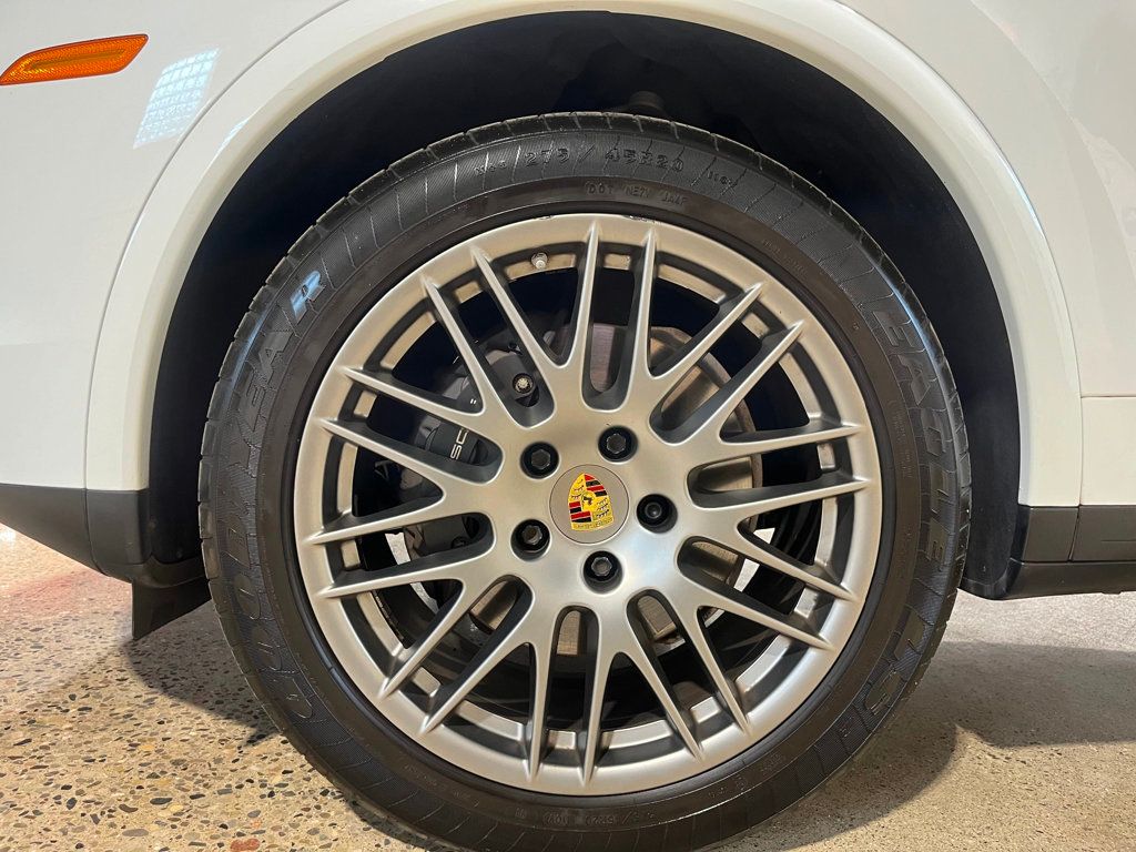 2017 Porsche Cayenne Platinum Edition photo 18