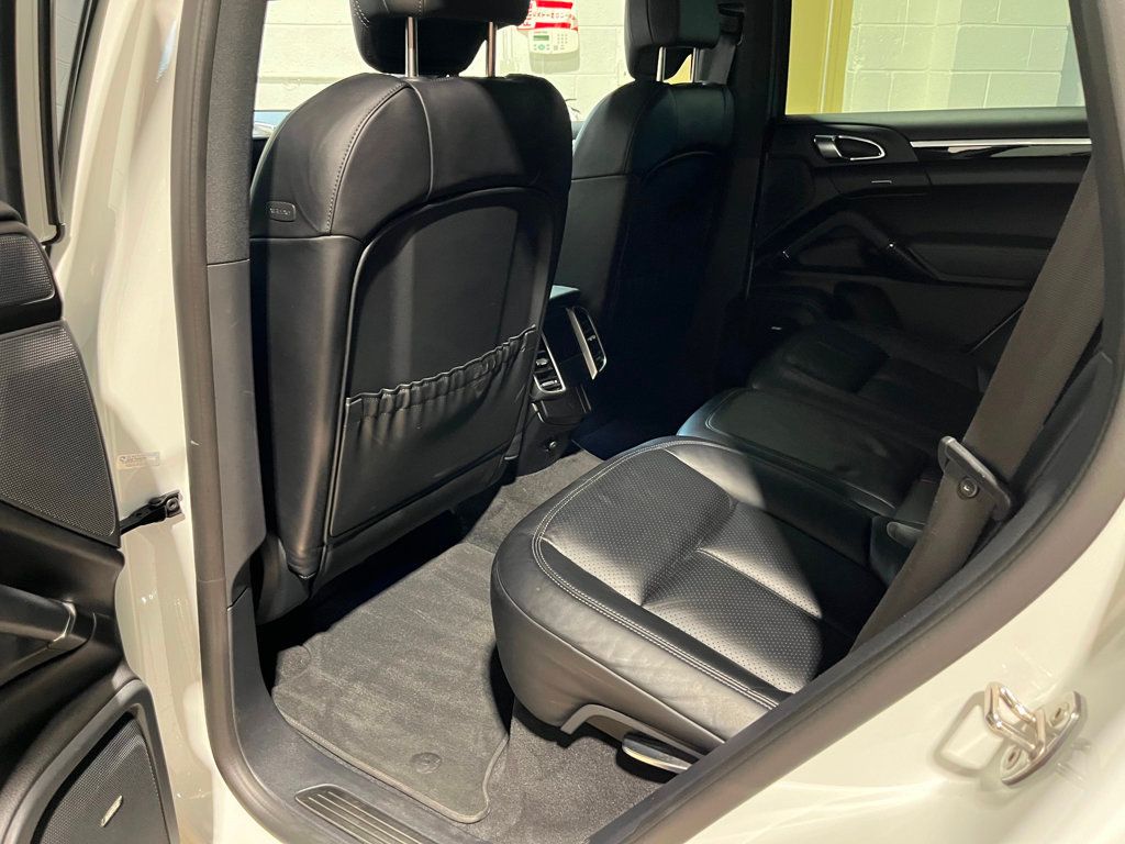 2017 Porsche Cayenne Platinum Edition photo 27