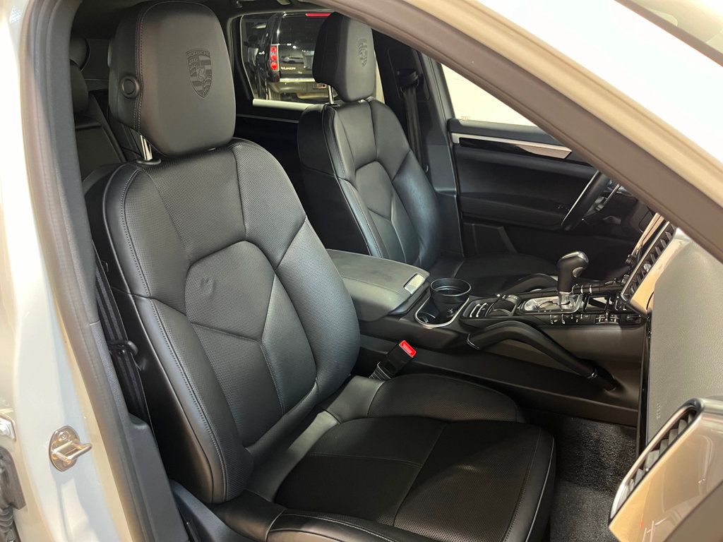 2017 Porsche Cayenne Platinum Edition photo 31