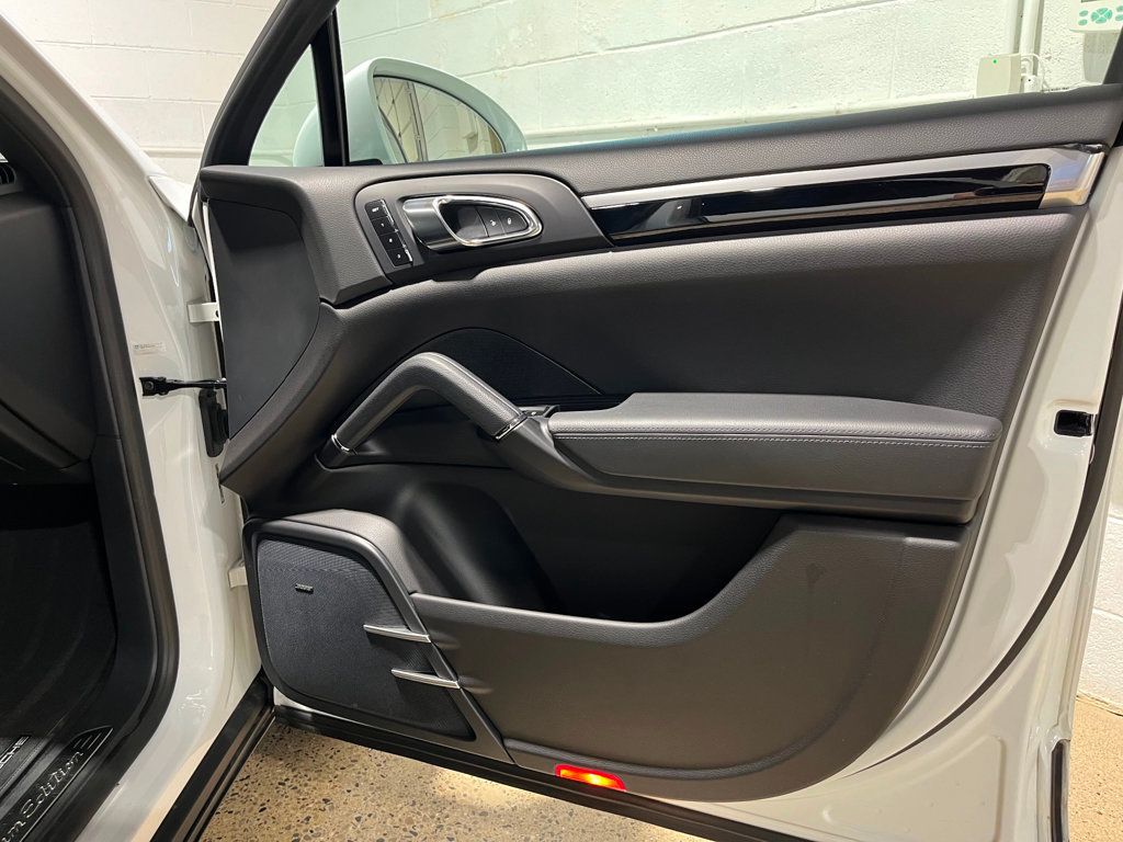 2017 Porsche Cayenne Platinum Edition photo 32