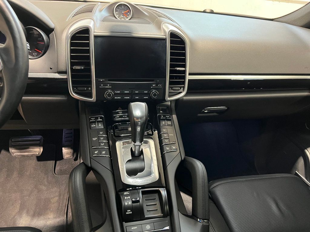 2017 Porsche Cayenne Platinum Edition photo 36