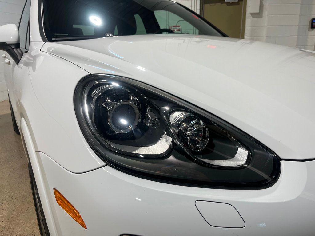 2017 Porsche Cayenne Platinum Edition photo 7