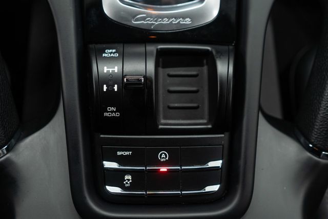 2017 Porsche Cayenne Platinum Edition AWD - 22947372 - 25