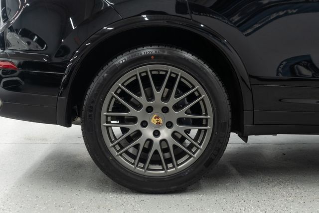 2017 Porsche Cayenne Platinum Edition AWD - 22947372 - 34