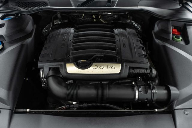 2017 Porsche Cayenne Platinum Edition AWD - 22947372 - 38