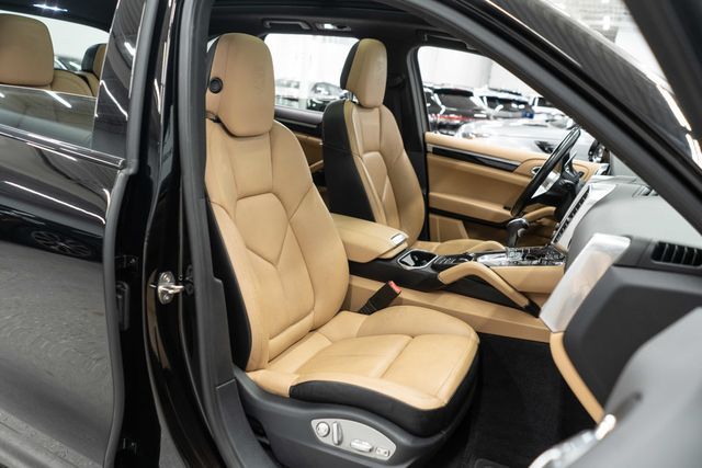 2017 Porsche Cayenne Platinum Edition AWD - 23086862 - 9