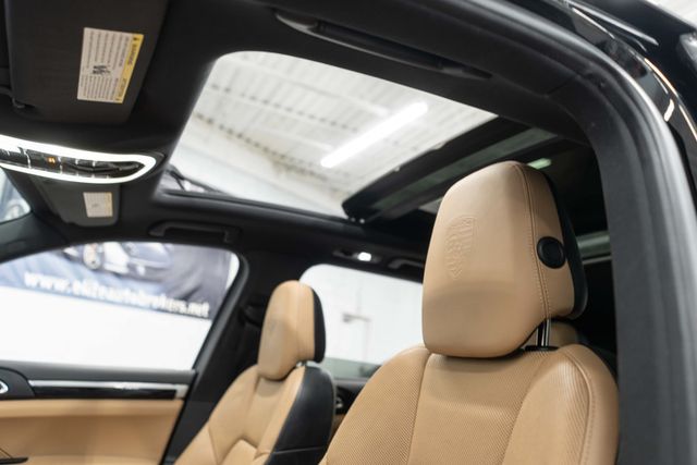 2017 Porsche Cayenne Platinum Edition AWD - 23086862 - 10