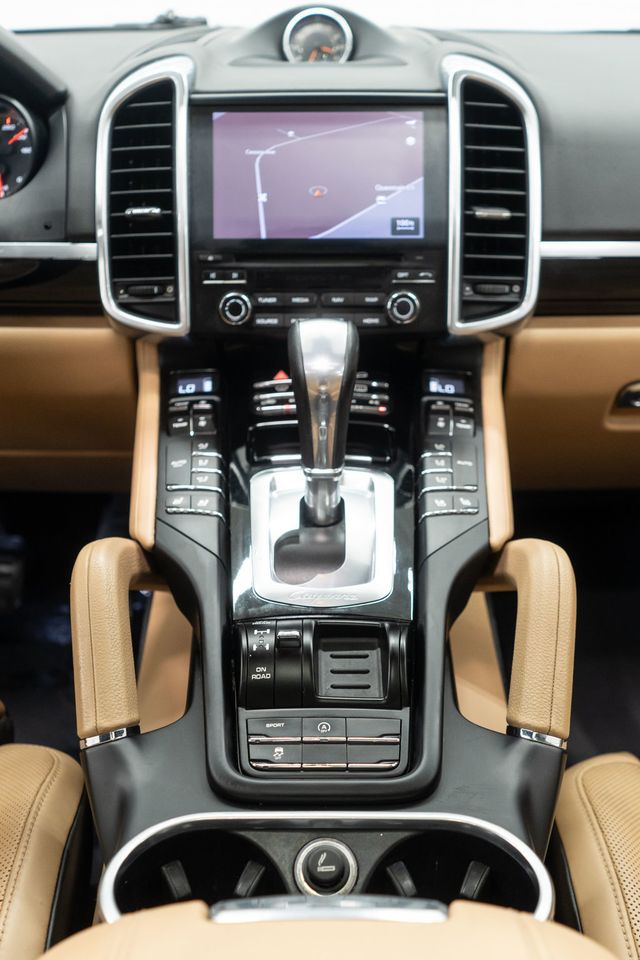 2017 Porsche Cayenne Platinum Edition AWD - 23086862 - 22