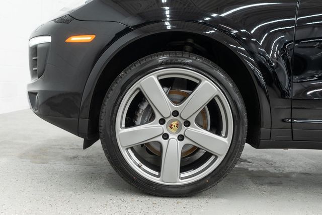 2017 Porsche Cayenne Platinum Edition AWD - 23086862 - 33