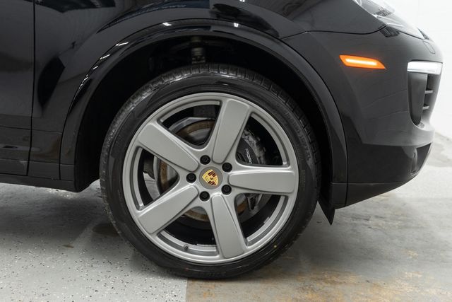 2017 Porsche Cayenne Platinum Edition AWD - 23086862 - 36