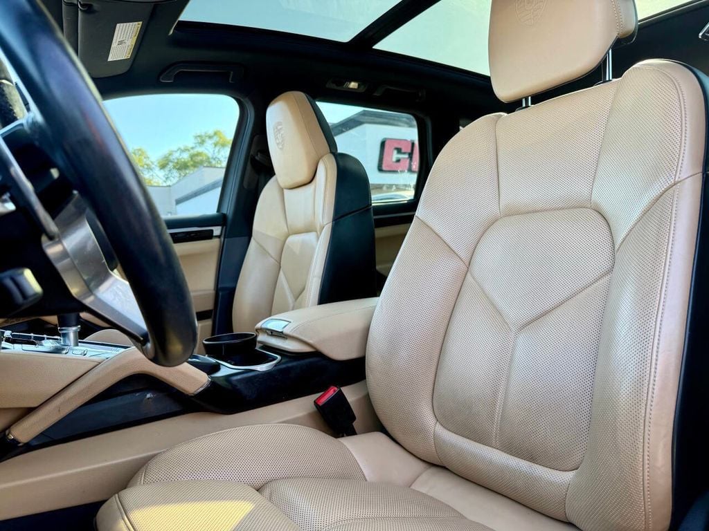 2017 Porsche Cayenne Platinum Edition photo 9