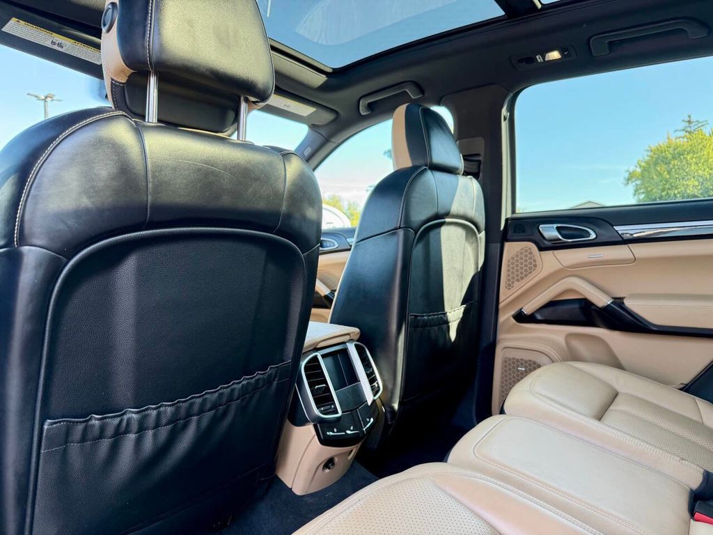 2017 Porsche Cayenne Platinum Edition photo 10
