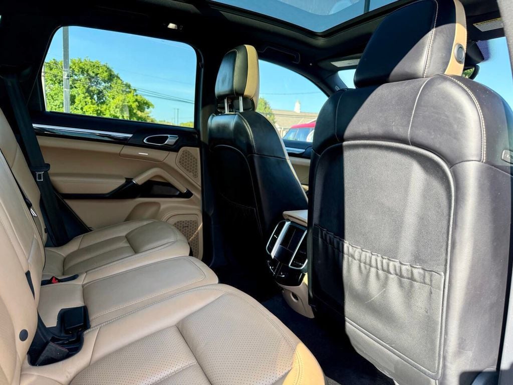 2017 Porsche Cayenne Platinum Edition photo 13