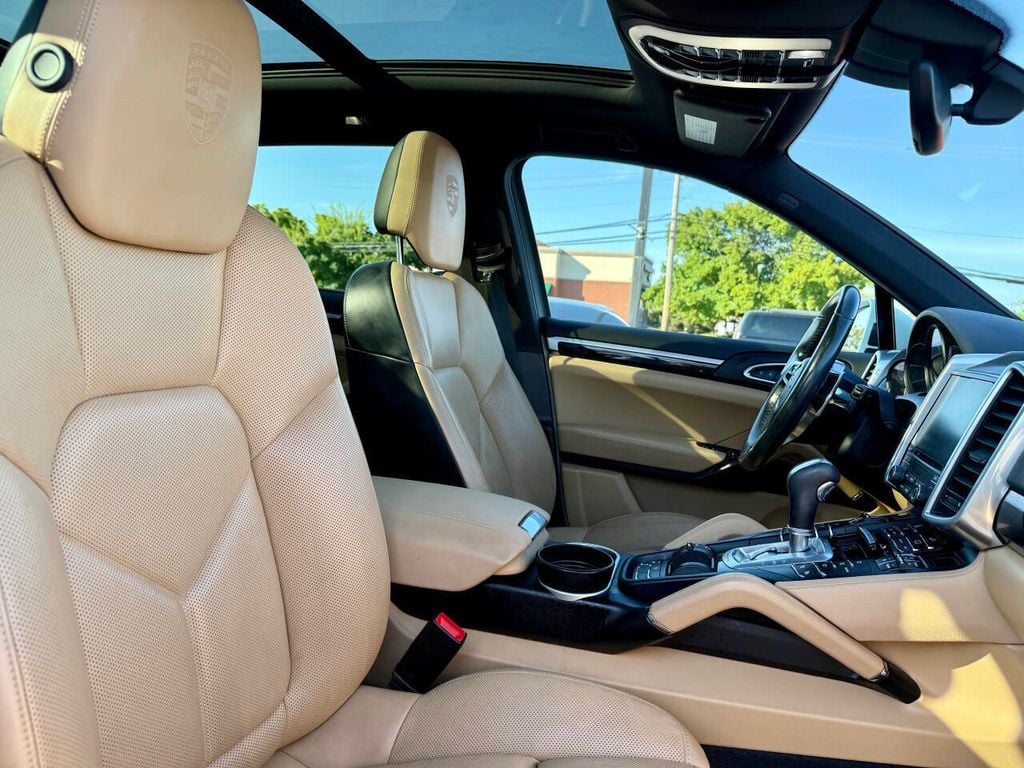 2017 Porsche Cayenne Platinum Edition photo 14