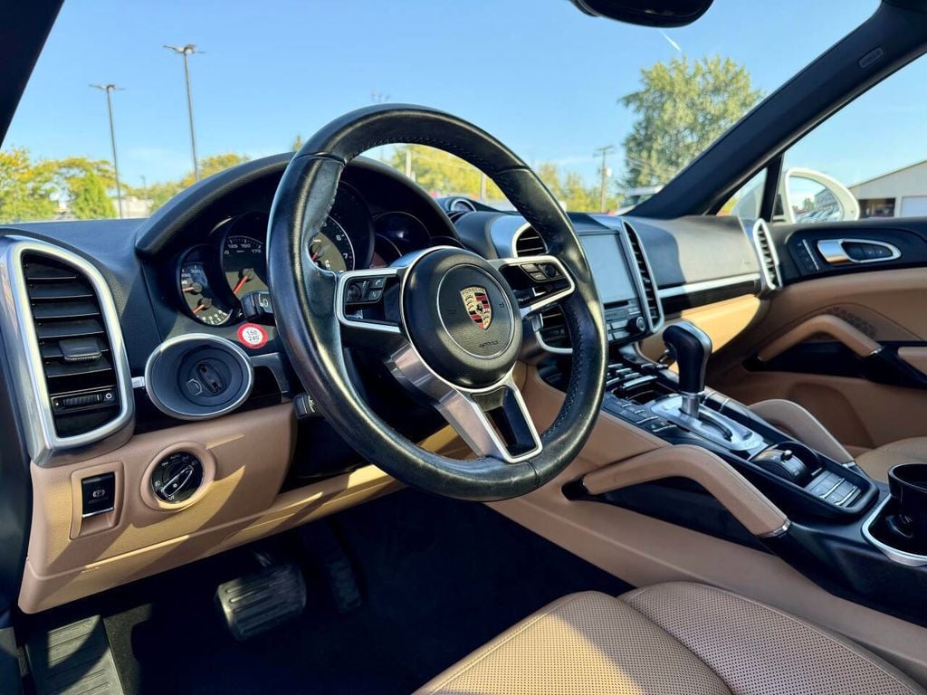 2017 Porsche Cayenne Platinum Edition photo 8