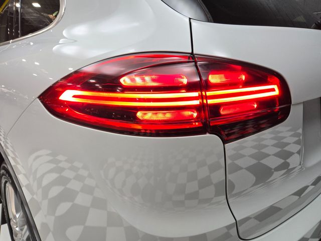 2017 Porsche Cayenne S AWD - 23090293 - 18